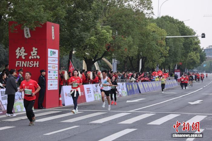 lrtWc, 军莫婉玉带 lrtWc, 军莫婉玉带