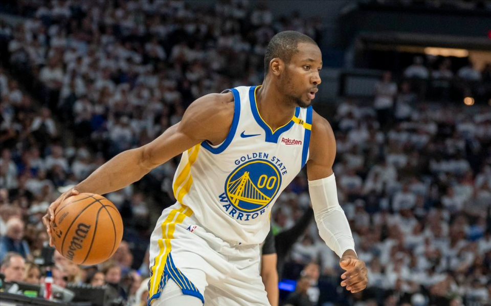 两名后卫克, 成补强 两名后卫克, 成补强